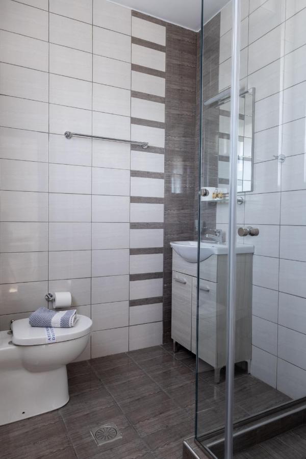 Modern Apt In Glyfada A Breath Away From The Sea - The View Aten Exteriör bild